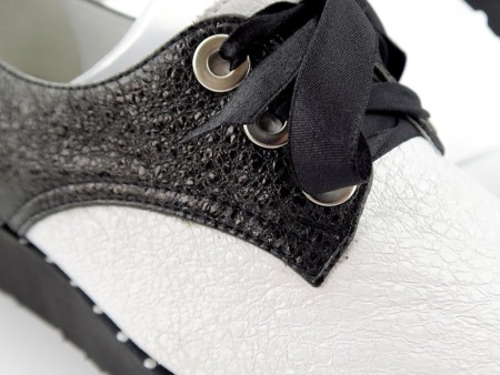 Štýlové kožené bielo-čierne topánky CLAUDIO DESSI