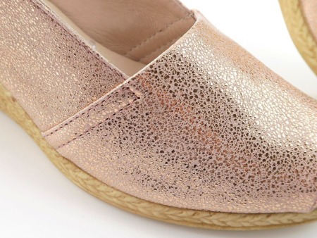 Trendové kožené púdrové sandálky so zlatym odleskom PRESSO